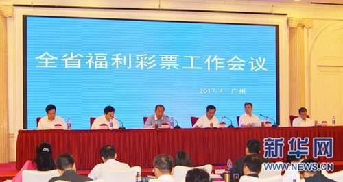 整支预告笑点丛生，轻松愉快，沙溢更是金句频出，有快乐又有追逃的片段让人不得不好奇这对欢喜父子究竟遇到了什么样的旅途趣事？据悉，电影《亲密旅行》将于10月3日全国公映
